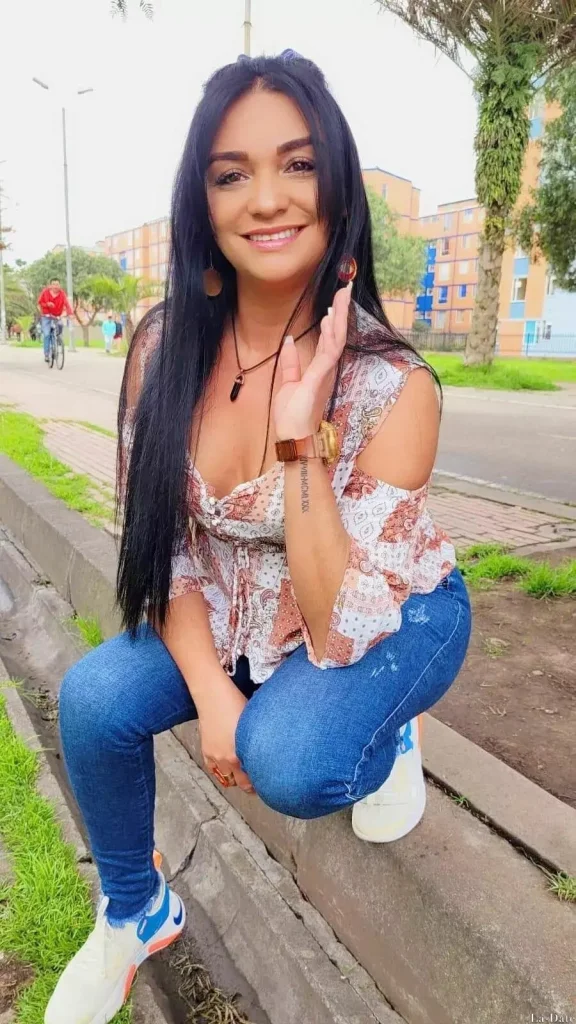 Valentina Profile image 2