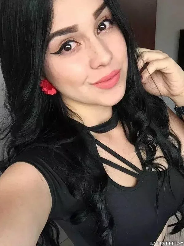 Manuela Profile image 2