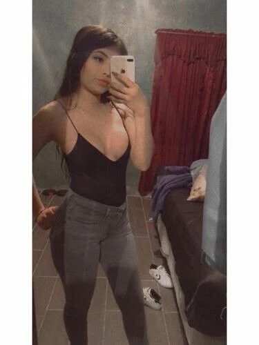 PetiteGirl90210 Profile image 1