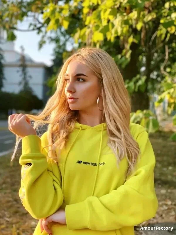 Yana Profile image 3