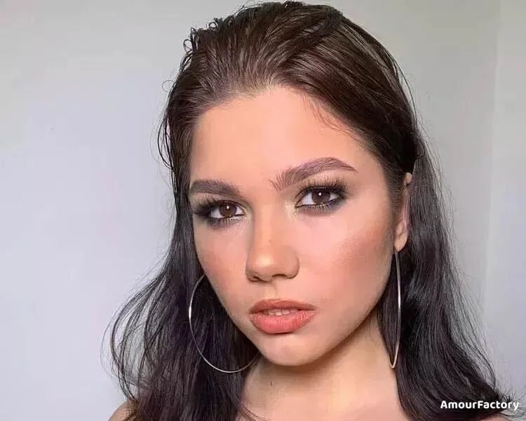 Yana Profile image 4