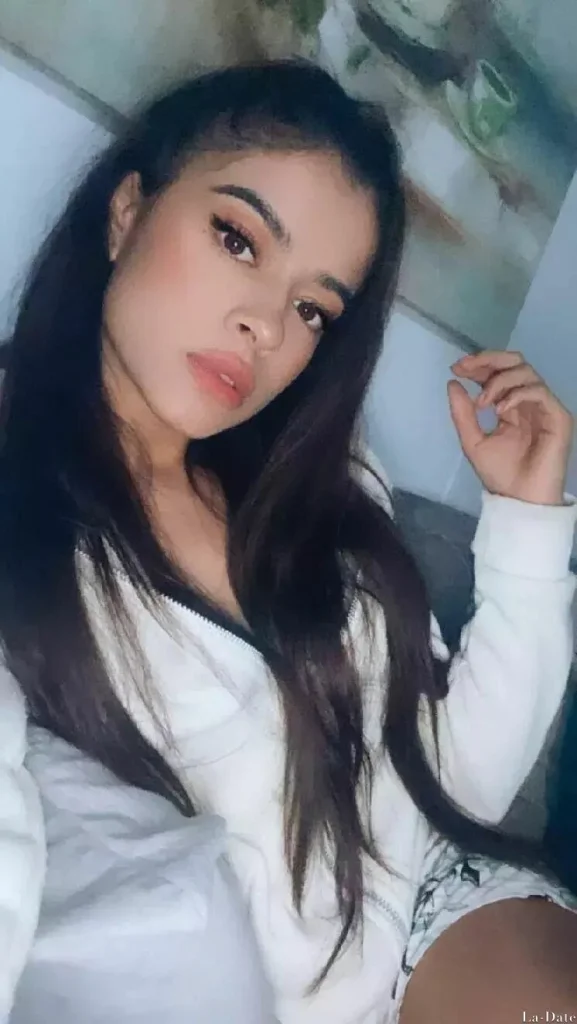 Valentina Profile image 4