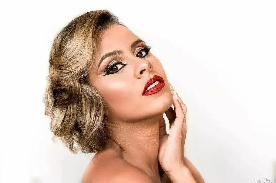 Manuela Profile image 2